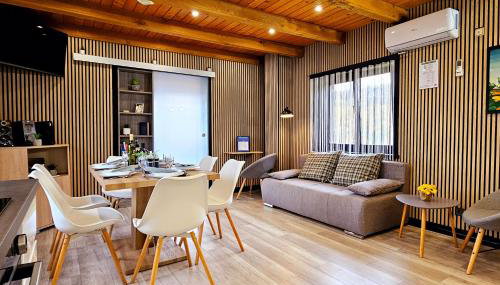 Pool Estate AquaHaven with Sauna & Jacuzzi - Happy Rentals - Photo 4