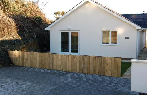 Beautiful, Modern Villa 5 mins walk from the Stunning Bay at Trearddur - Photo 17