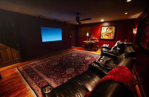 LUXURY!! Hot Tub, Pool Table, River & Petting zoo? - Foto 62