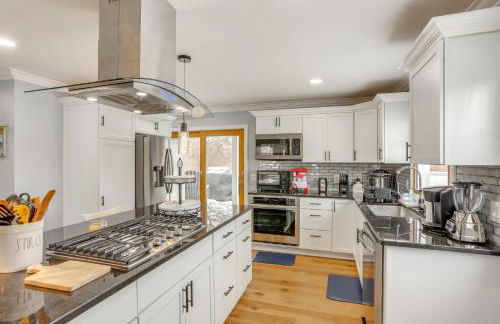 7 Mi to Cedar Point Retreat with Hot Tub and Gazebo - Foto 9