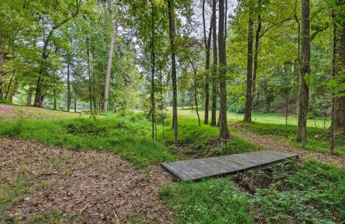 Secluded Acworth Mansion with Pool and Game Room! - Foto 43