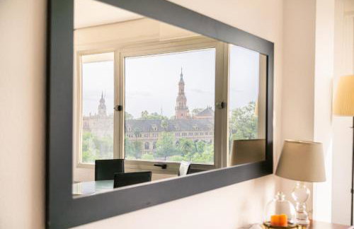 Vistas a Plaza de España y Parking Gratuito - Foto 8