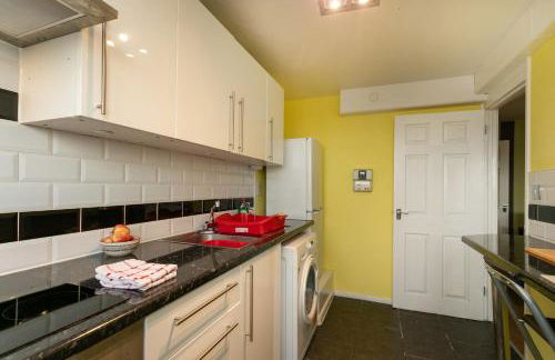 City Centre - Next to Hilton Hotel - Victoria Centre 2 Bedrooms Apartments - Close to Theatre Royal - in Victoria Centre Shopping Centre - 24 Hours Access - Parking Cars or Vans from Five Pounds a Day - Onsite Parking from Ten Pounds a Day - Foto 65