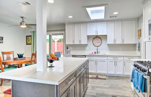 San Marcos Home with Patio and Grill - Walk to Lake! - Foto 10