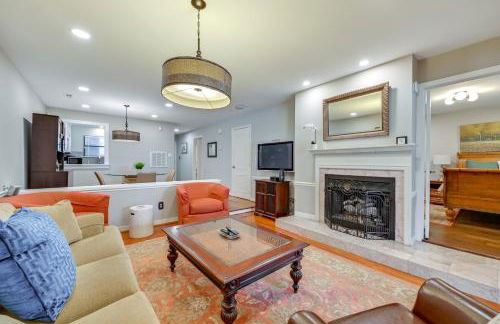 1 Mi to BOA Stadium! Walkable Condo with Porch - Foto 1