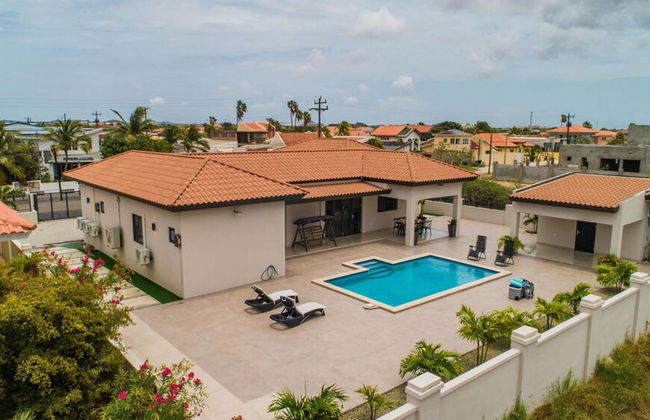 NEW 6BR Villa w Pool Across Street Palmbeach - Foto 28