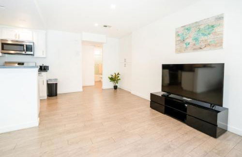Stylish 1 Bedroom Apartment in Hollywood Near Downtown LA Free Gated Parking Full Kitchen - Foto 9