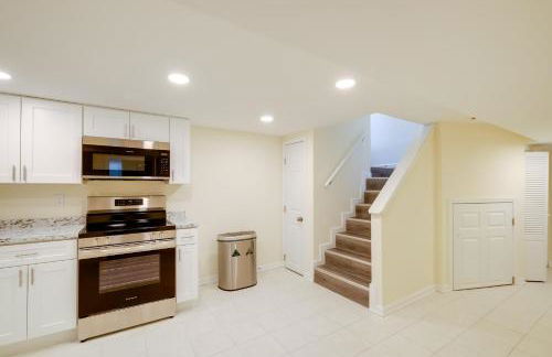 1 Mi to Metro DC Area Apt with Fenced Yard! - Foto 4