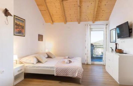 Charming village house with pool - Photo 42