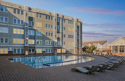 Modern Comfort and Resort Style Living Near CU - Foto 27