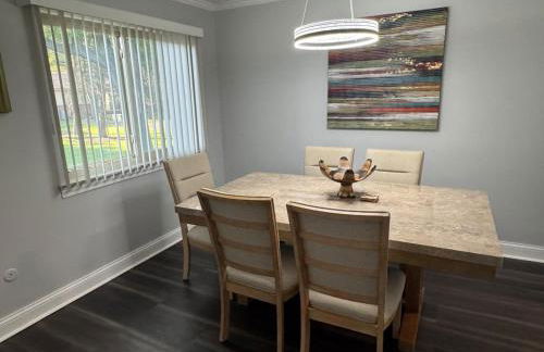 Suburban Retreat 15 Mins to Downtown Detroit - Foto 16