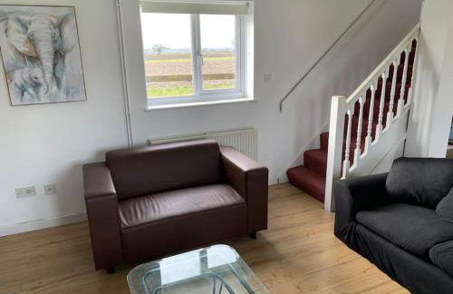 1 Bedroom annex, private bathroom, peaceful area - Photo 6