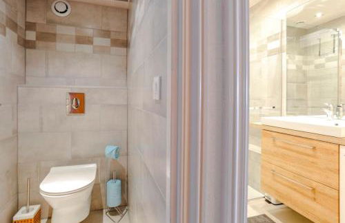 French Riviera 1 bedroom on the beach facing Cannes - Foto 18