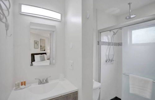 Beach Isles Modern Studio Apartment in Fort Lauderdale with Patio - Foto 14