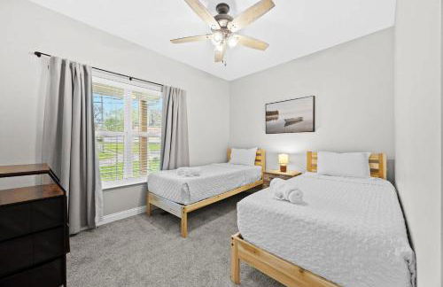 3BR 2BA Home with King Queen & Twin Beds - Foto 29