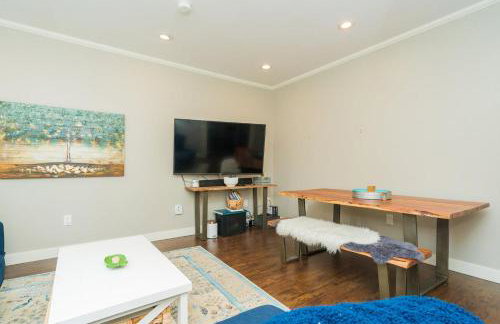 Remodeled 2-Bedroom Unit in Fremont w/ Luxe Bathrooms - Photo 5