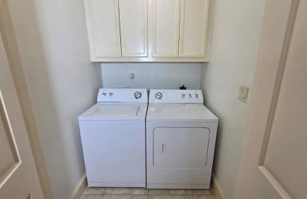 Game & Soak Retreat 3BR Private Jacuzzi Pool Table - Foto 45