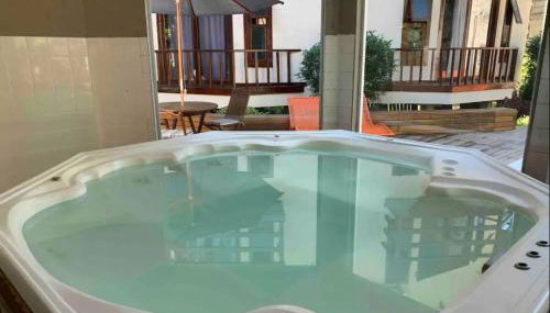 Chale Penedo no Centro com Piscina,Hidro e Sauna ! - Foto 2