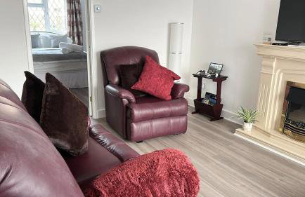 Peaceful 2-Bed Bungalow with Garden & Parking in Bramley Village, Rotherham - Foto 42