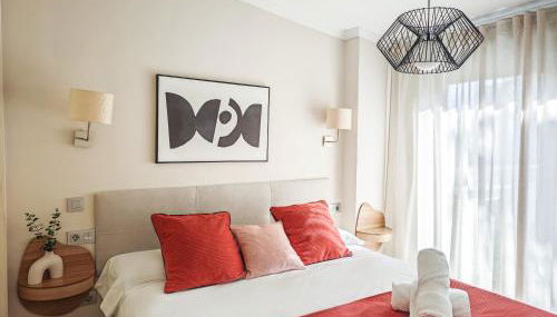 AZZ Sevilla Torre de la Plata Apartamentos - Photo 2