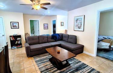 Dog-Friendly Cozy Home with Hot Tub and Lake Access - Foto 9