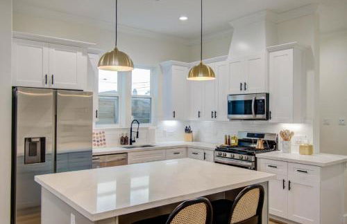 Houston Entertainment Haven - Photo 23