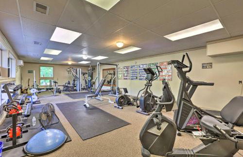 Deck and Game Room! Lakefront Blue Ridge Mtn Gem - Foto 36