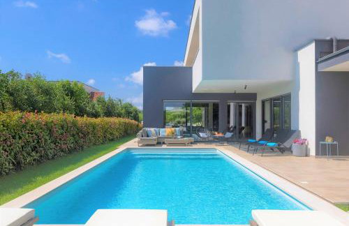 Luxury Villa Hedone with heated pool, welness and playground - Photo 59