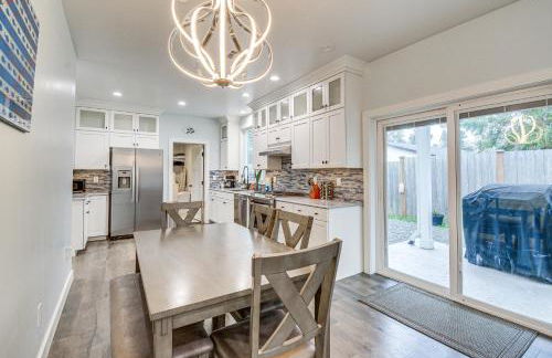 Westport Home with Hot Tub 2 Blocks to Beach! - Foto 8