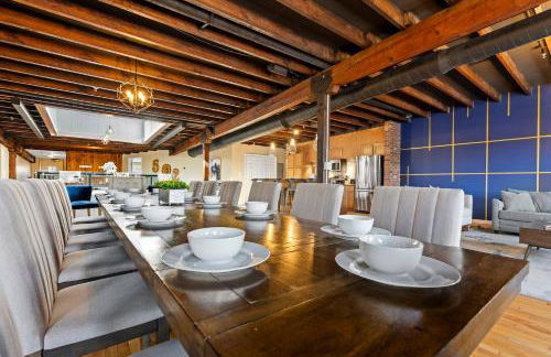 KING Penthouse Sleep8 4Bed 3BR 2BA Swepson Loft - Foto 27