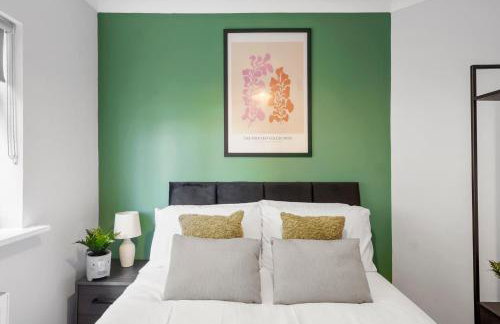 Grab a Deal Today! Massive Home For Contractors & Parking for 4 - Foto 6