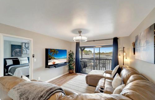 LakeView Fresh and New Bass N Sun King Bed Pool - Photo 18