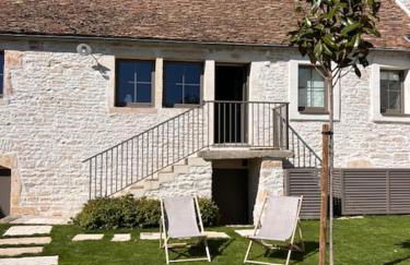 Au 8 à Meursault, Magnifique maison Bourguignonne au pied des vignes, jardin, places de parking privée - Foto 34