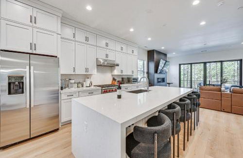 Flagstaff Group Getaway with Game Room and Deck - Photo 6