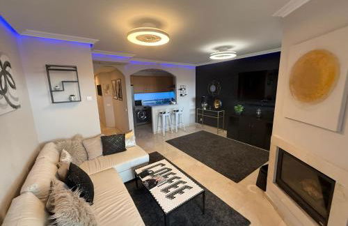 Gorgeous 2 bed Duquesa apartment, 2 pools, easy parking and 2 large balconies, 1 with stunning views - Foto 26