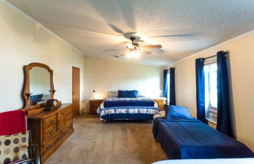 Lakefront Many Vacation Home with Deck and Views - Foto 16