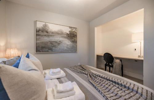 #Marbella Lane - Cozy Modern Home with Relaxing Design & Pool - Foto 51