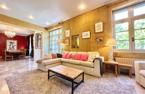 Bourgeois House - 16 personnes, Piscine, 6 chambres, 8 lits, 4 SDB, Centre-ville, CLIM - Foto 31