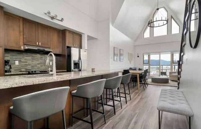 Lakeview Splendor 7BR Penthouse Bliss - Photo 9