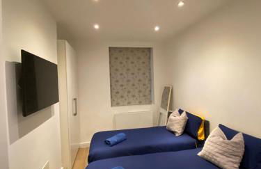 New Elegant 2 Bed flat in Chiswick - Photo 4