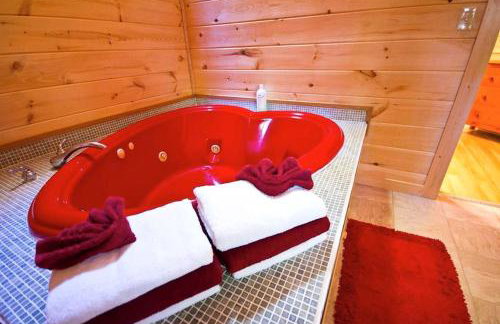 Romantic Yurt Getaway with a Private Hot Tub near Beckley, West Virginia - Foto 9