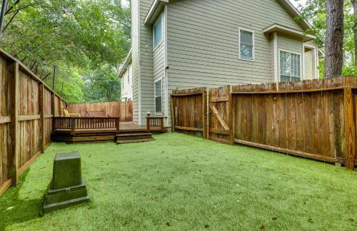 Modern Woodlands Townhome with Spacious Yard and Patio - Photo 27
