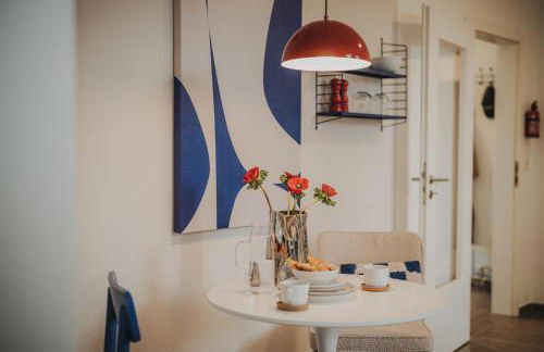 JOBOSTAYS - LINDEN Family Apartment Oldenburg - sehr geräumig 110m2 - Terrasse mit Gartenblick - voll ausgestattete Küche - 2 Bäder - Babybett - 10 Min zu Fuß zum Bahnhof - kostenloses WLAN - Parkplatz - kontaktfreier Check-In - Photo 11