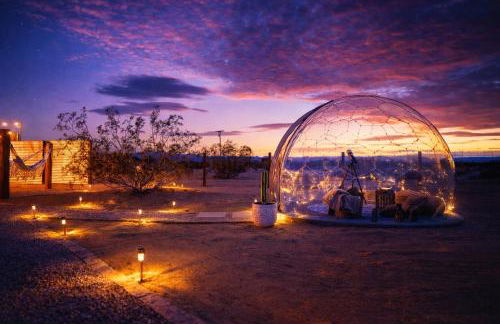 Romantic Desert Escape - Stargazing Dome, Hot Tub, Fire Pit, Hammocks, Cowboy Pool - Foto 1