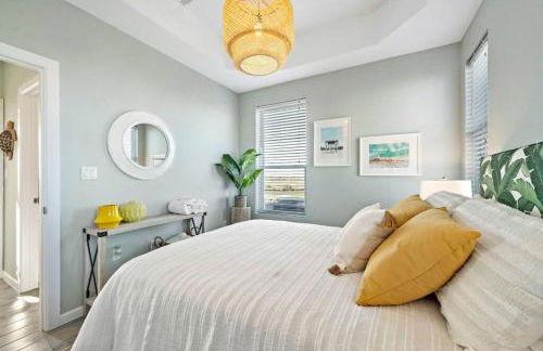 Picturesque beach house with plenty of room and amazing decks, close to beach - Foto 19