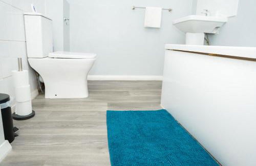 Stylish 3 bed house with free parking - Foto 28