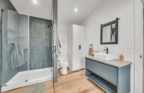 Tiny House on a Waterfall at Private Tiny Lake - Foto 19