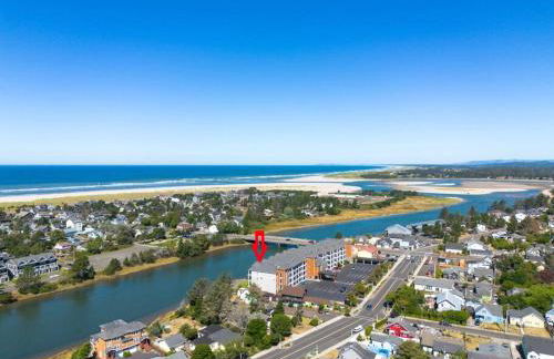 Seaside Waterfront condo walking to downtown and beach - Foto 9