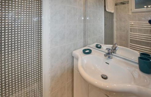 1 Bedroom Amazing Home In Visan - Foto 14