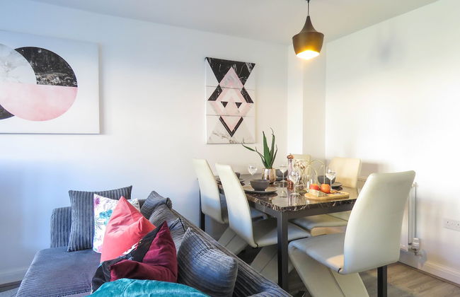 Tudors eSuites Birmingham House with Private Garden Free Parking - Foto 7